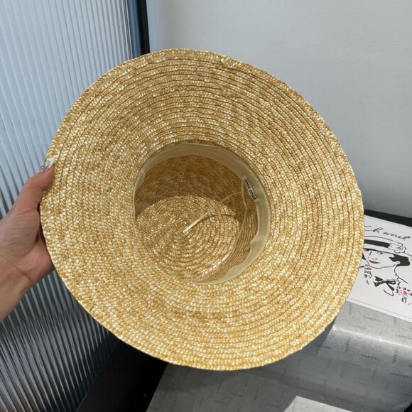 Miumiu's new straw hat - Picture 9 of 9